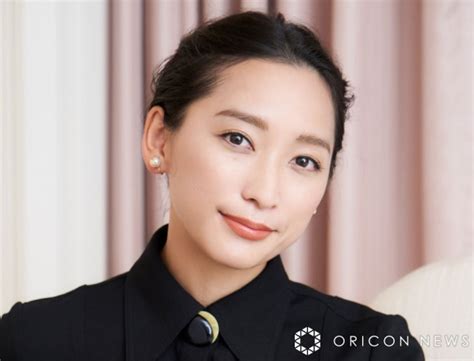 37歳・杏、胸元ざっくり大胆ドレスで輝き放つ「やばい、、、き。